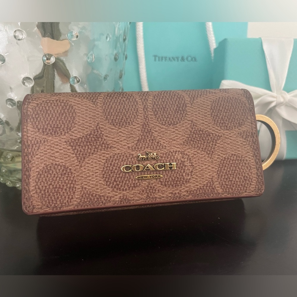 Beautiful Classic Coach 6 Key Holder Case